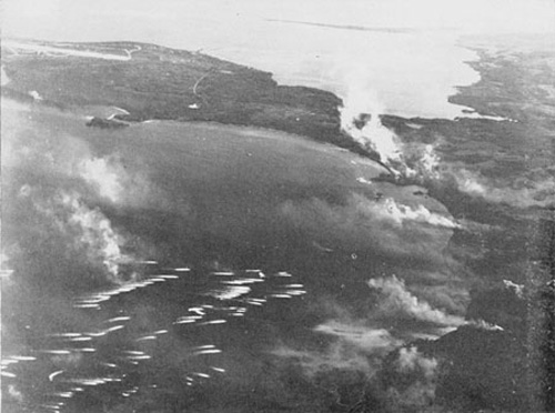 美军在关岛西岸两个地段登陆