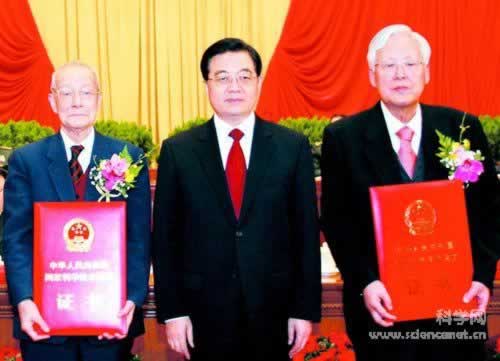 国家科学技术奖励大会——王忠诚、徐光宪（转自：历史上的今天。中国）
